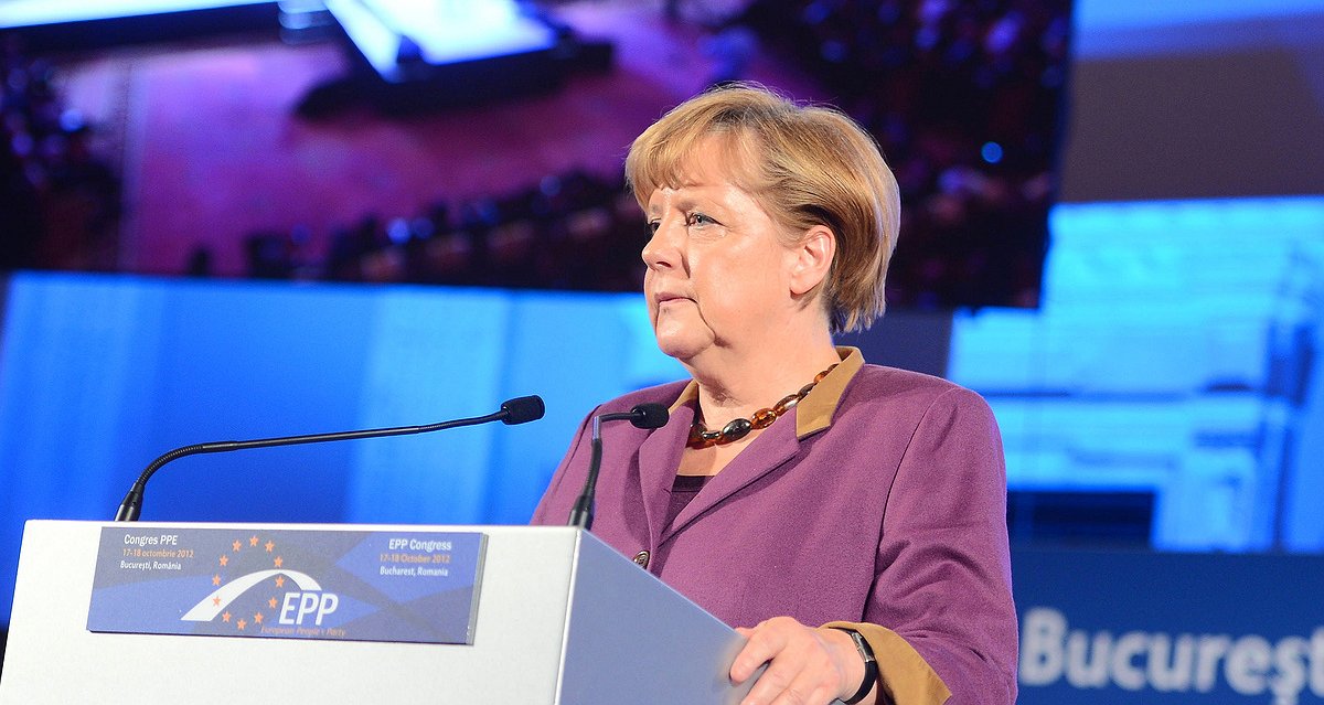 Merkel quitte la présidence de la CDU, mais les changements politiques seront pour plus tard