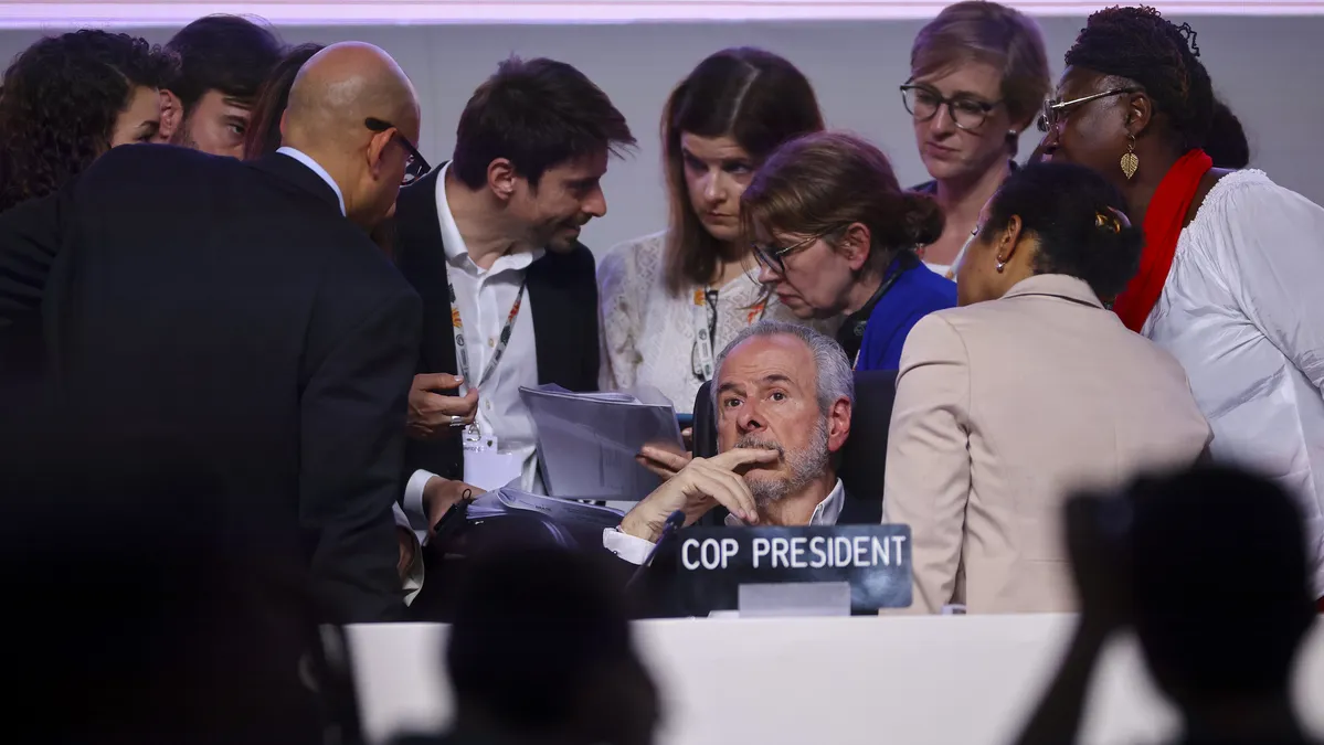 Climat : à Belém, la COP30 s’achève sur un accord à minima