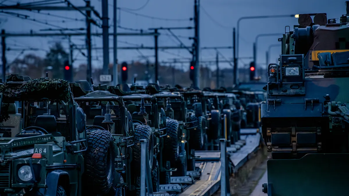 Paquet mobilité militaire : la Commission rend sa copie et s’en remet en partie aux États